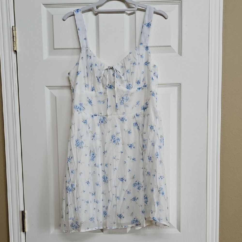 NWT Women's Sweetheart Neck Blue Floral White Dress Medium